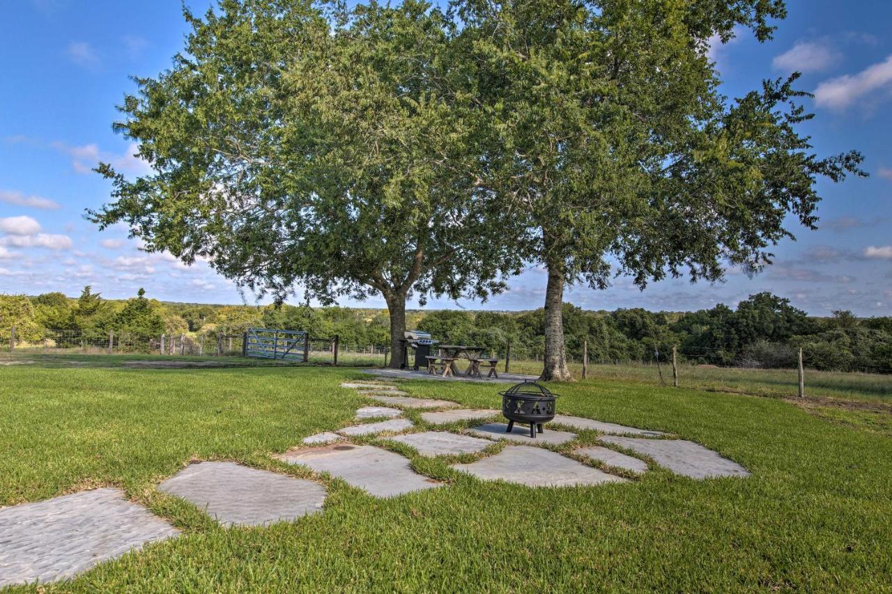 Peaceful Schulenburg Farmhouse With Fire Pit And Grill Exterior photo